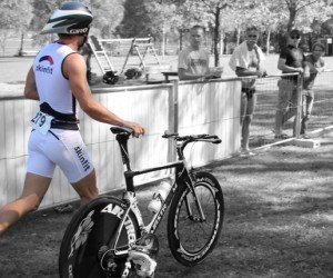 Sportler mit Fahrrad